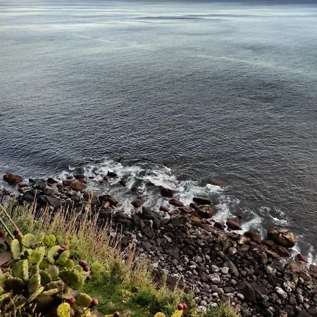 Fonte Da Rocha - Pias Relva (Azores)