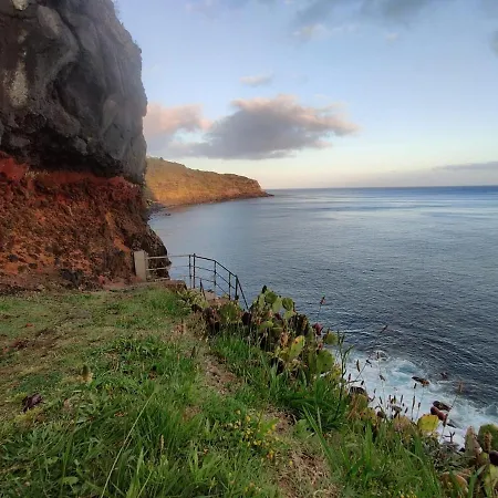 Fonte Da Rocha - Pias Relva (Azores)