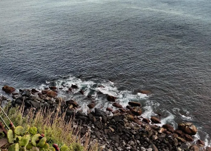 Fonte Da Rocha - Pias Relva (Azores)